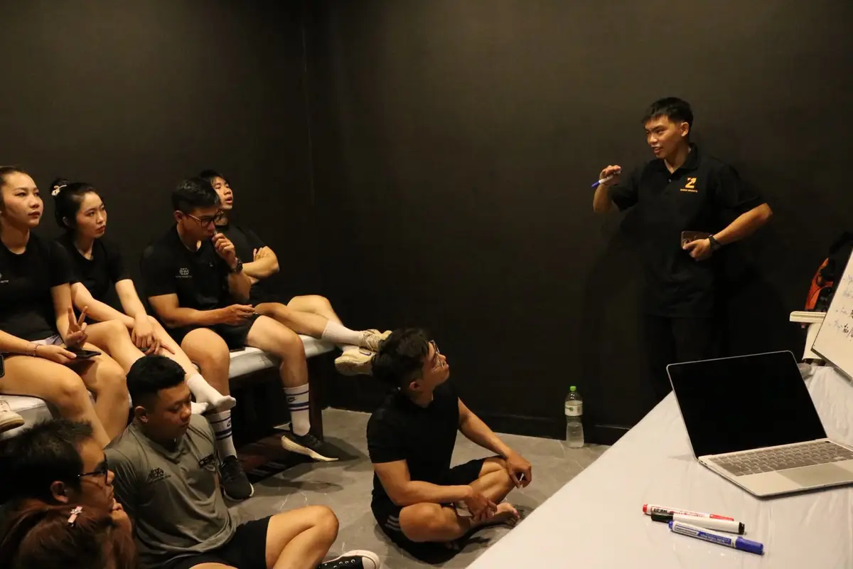Hướng dẫn kỹ thuật giãn cơ cho nhân sự tại Exotic Gym. Hướng dẫn kỹ thuật giãn cơ cho nhân sự tại Exotic Gym.