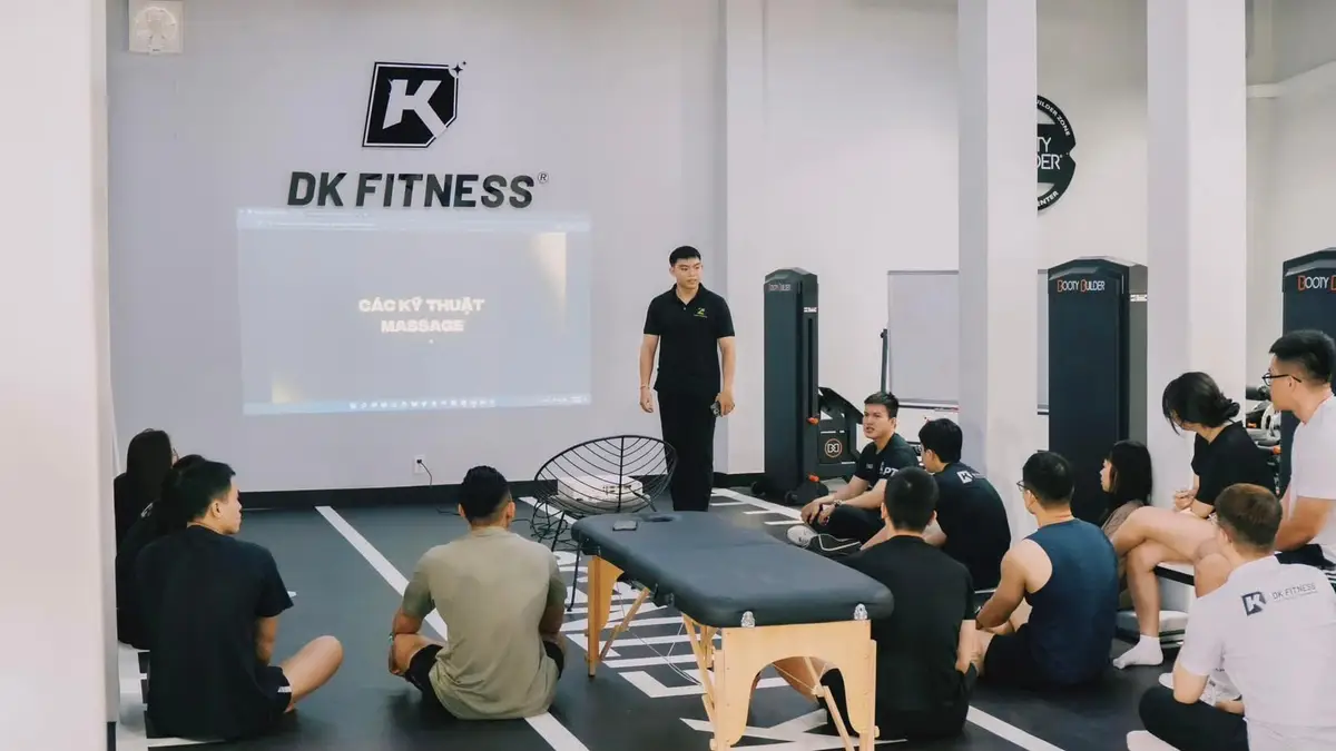 Đào tạo kỹ thuật giãn cơ cơ bản cho nhân sự tại DK Fitness. Đào tạo kỹ thuật giãn cơ cơ bản cho nhân sự tại DK Fitness.